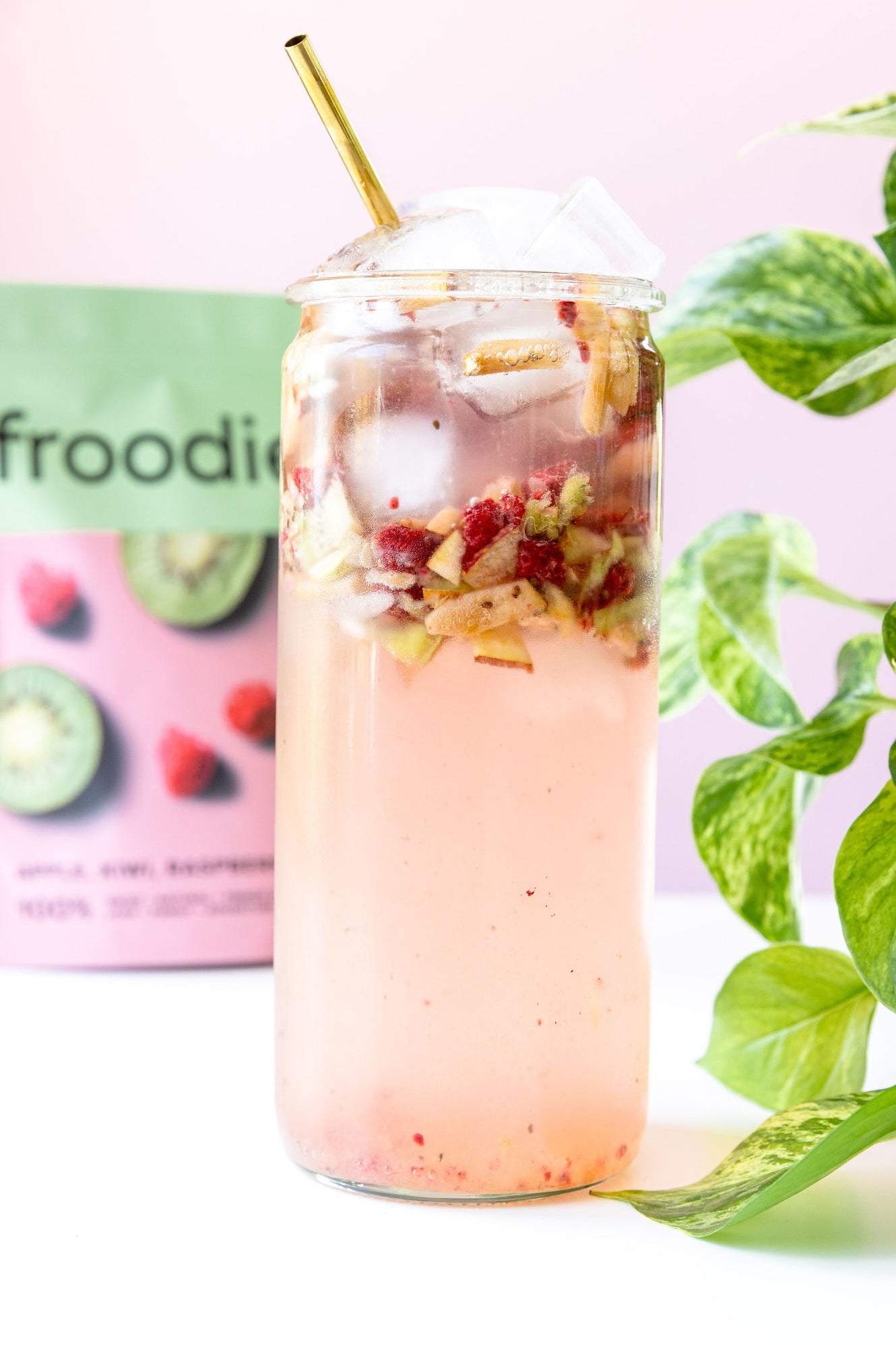 froodies fizz cocktail recipe using froodies mix of apples, kiwis and raspberries